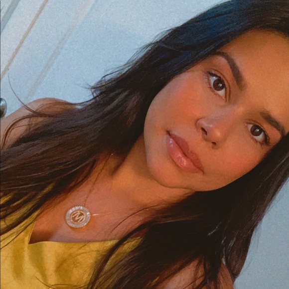 M I C H E L L E 🤍✨ - Picture 2 of 4